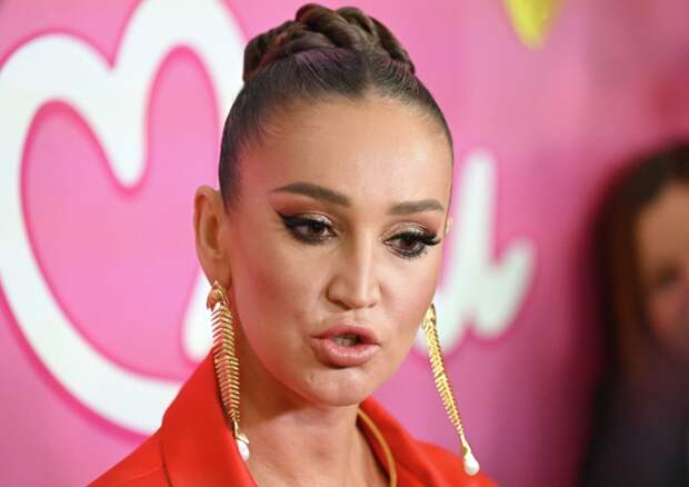 Соседов назвал Бузову «русской Мадонной» и счёл её трудолюбие талантом