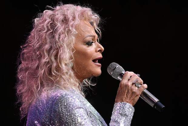 Долина отказалась освобождать квартиру Лурье до Нового года. Что потребовала певица?