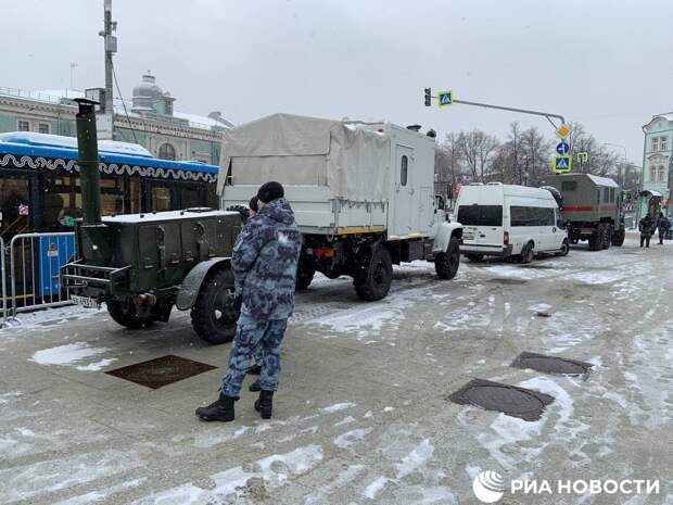 Росгвардия установила полевую кухню на Трубной площади в Москве