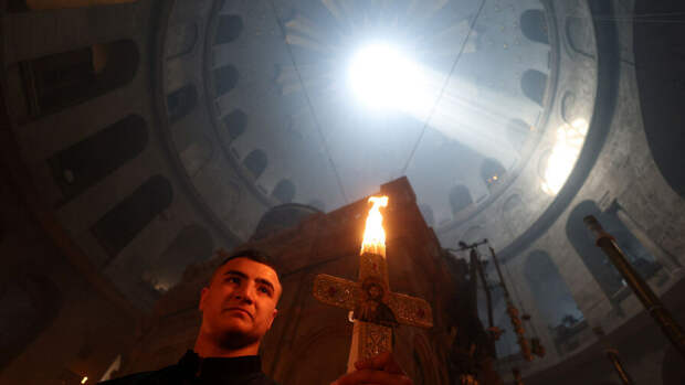 Схождение Благодатного огня: фото из Иерусалима