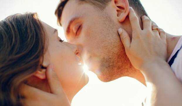 Место безнаказанных поцелуев...