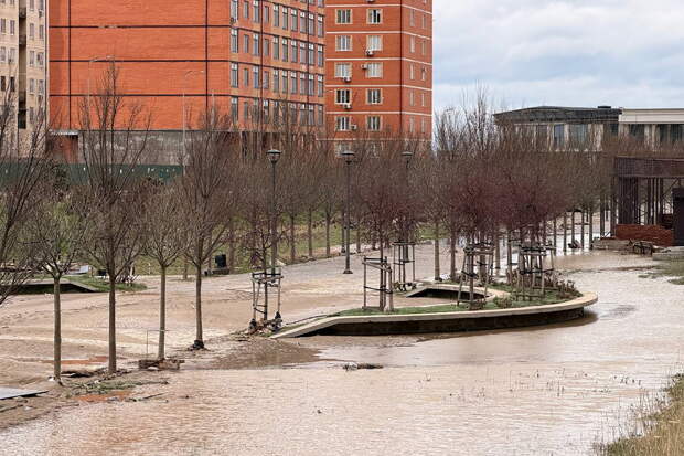 Разрушение дома в Махачкале попало на видео