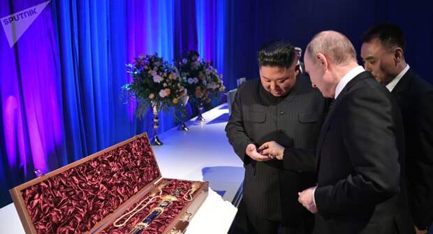 Владимир Путин и Ким Чен Ын обменялись подарками Владимир Путин и Ким Чен Ын обменялись подарками