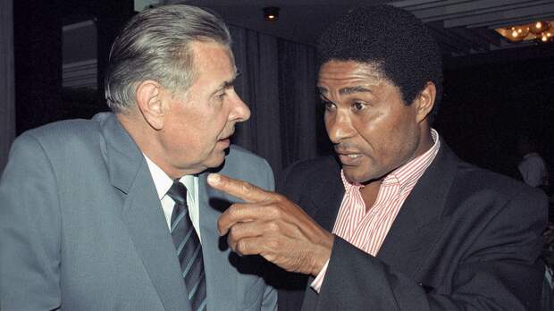 Эйсебио дарил сборной СССР 5000 долларов, обхитрил КГБ и оправдывался перед Яшиным. Истории о великом португальце