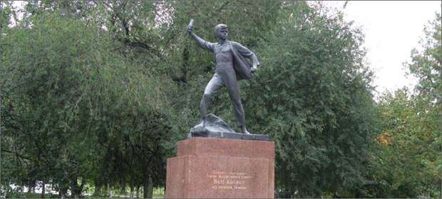 памятник-вале-котику