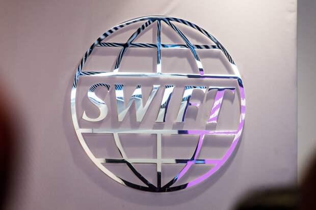 В Германии назвали отключение РФ от SWIFT атомной бомбой для рынка