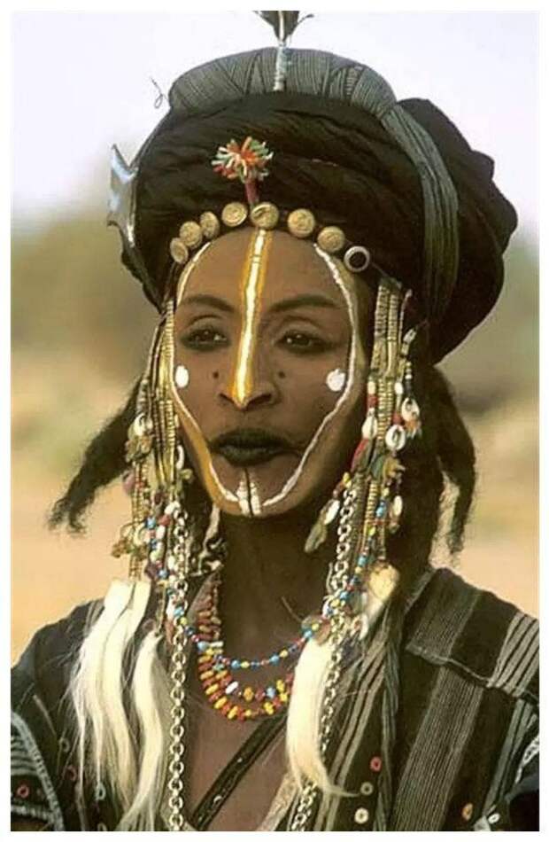 Так одеваются даже мужчины. Наряд одного из народов Северной Африки женщины, красота, невероятное, традиционный костюм, украшения, фото