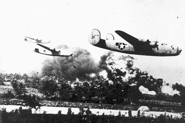 В молдавском учебнике американские бомбардировщики подписали как советские