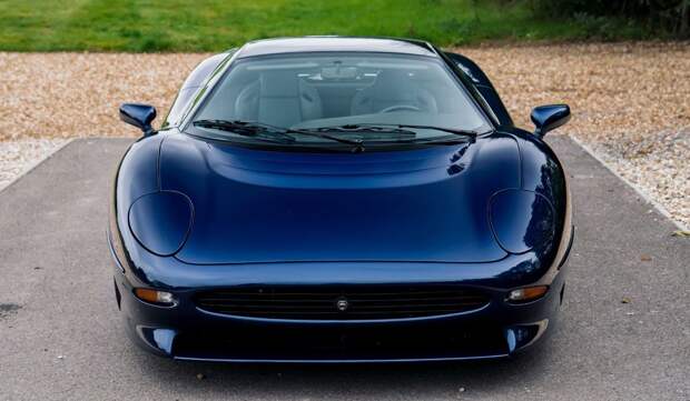 Один из самых красивых автомобилей Jaguar XJ220 1993 года