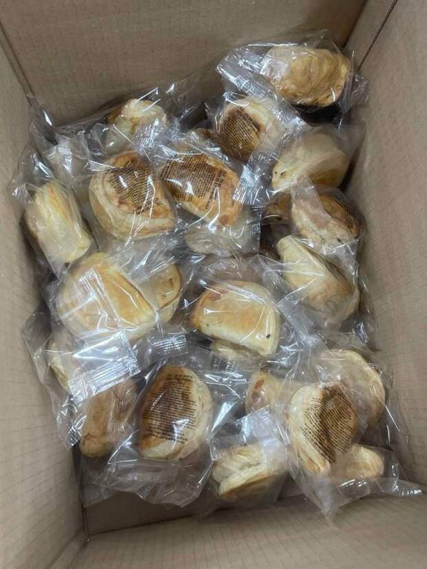 Авиатехники Аэрофлот Техникс получили к 23 февраля в подарок по три пирожка на