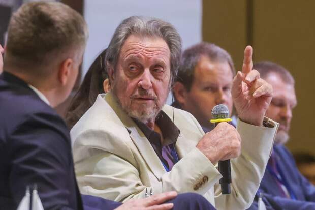 Рациональный и уверенный лидер: Эррол Маск оценил стиль Путина