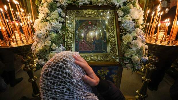 Патриарх Кирилл передал Казанскую икону в храм Христа Спасителя