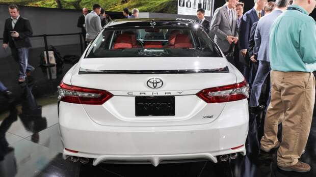 2018-toyota-camry-detroit-2017 (3).jpg