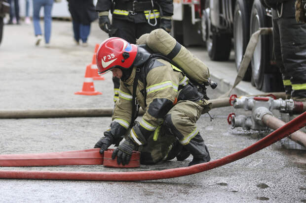 В российском городе из-за атаки украинских БПЛА вспыхнул пожар на территории завода
