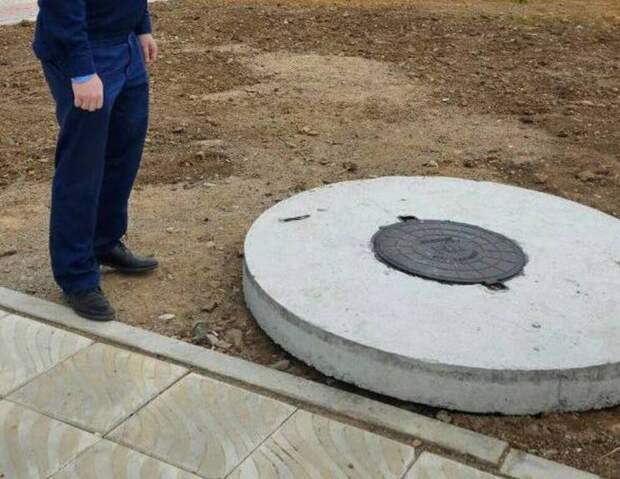 В Хабаровском крае 4-летняя девочка упала в канализационный люк и пострадала