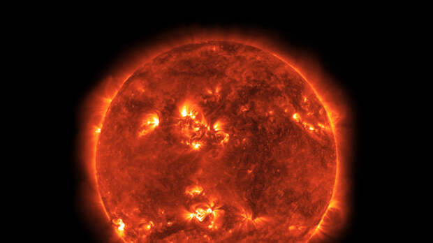 Учёные ИКИ РАН сняли на фото загадочный объект рядом с Солнцем