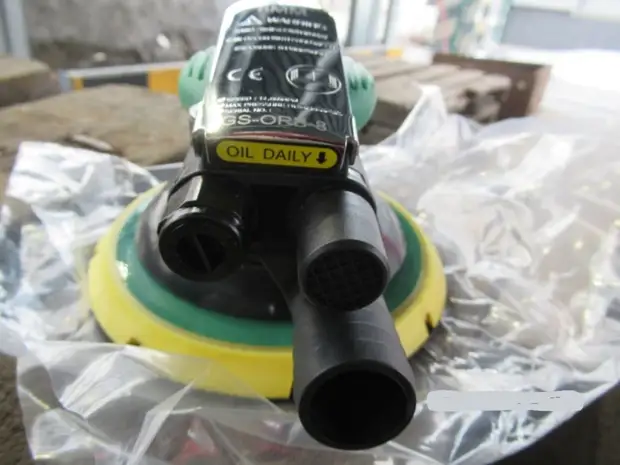 Кухонные принадлежности, брюки и датчики парковки пытались провезти в Петербург под видом пластика