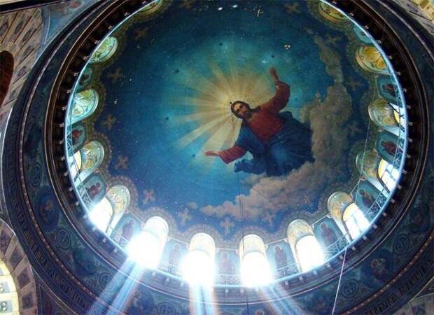 Фото Яндекс Картинки. Традиция изображать небо сохранилась и в наших православных храмах.