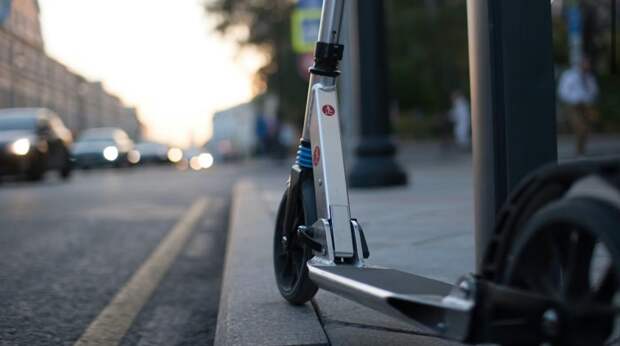 Популярный телеведущий Дормидонтов упал с самоката в прямом эфире