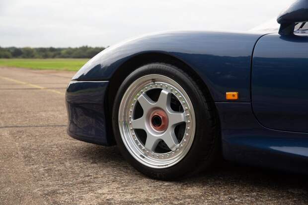 Первый в мире карбоновый суперкар Jaguar XJR-15