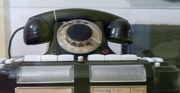 В Кириллове открылась выставка «Телефонные истории»: от индукторных аппаратов до первых мобильных