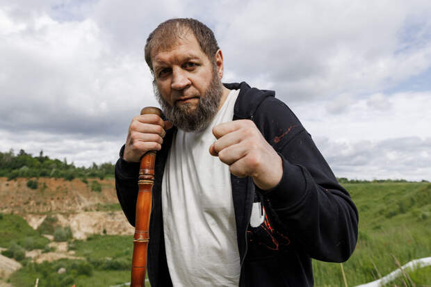 Боец Александр Емельяненко сообщил о разводе с женой