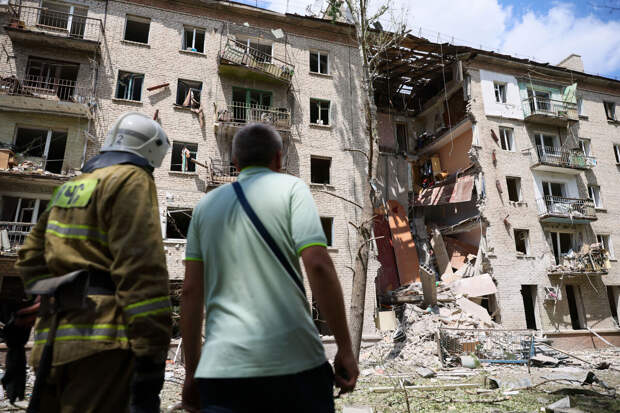 Пасечник: тела еще двух погибших извлекли из-под завалов в Луганске