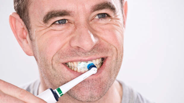 Залог свежего дыхания: почему важно чистить язык ежедневно