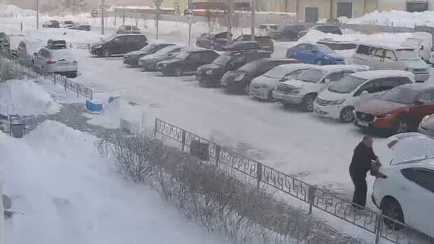 Прибывший на вызов таксист в Барнауле украл аккумулятор, который "плохо лежал"