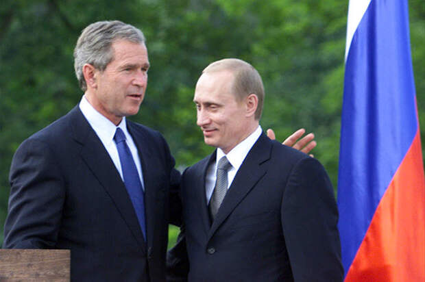 16 июня 2001 года в словенской Любляне Владимир Путин впервые встретился с Джорджем Бушем. Саммит состоялся спустя несколько месяцев после дипломатического скандала, вызванного обвинениями в шпионаже в адрес России. В общей сложности Путин и Буш встречались 28 раз
