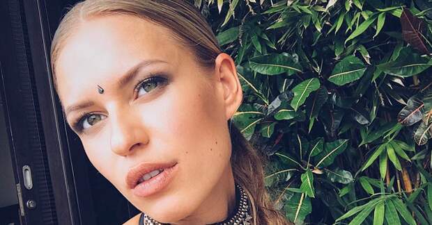 Дакота демонстрирует себя «без прикрас»