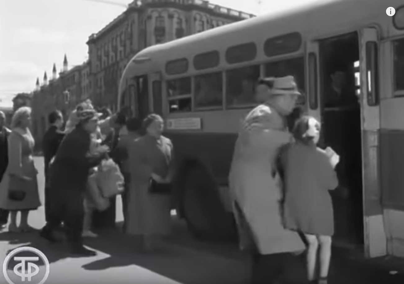 Убогий совок в старом фильме.