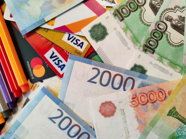 Уральский банк реконструкции и развития удвоил число держателей зарплатных карт по сравнению с предыдущим годом
