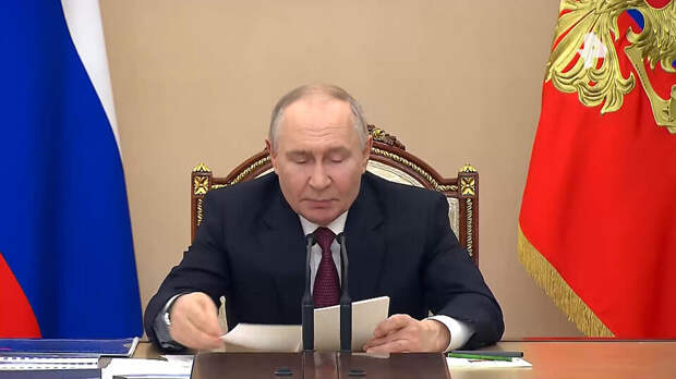 Путин поручил создать в РФ межведомственную комиссию в сфере микроэлектроники