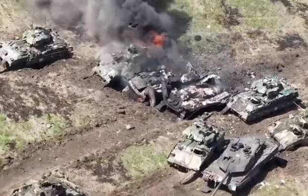 Наступление врага у Орехова: в полях пылает натовская бронетехника (ФОТО, ВИДЕО) | Русская весна