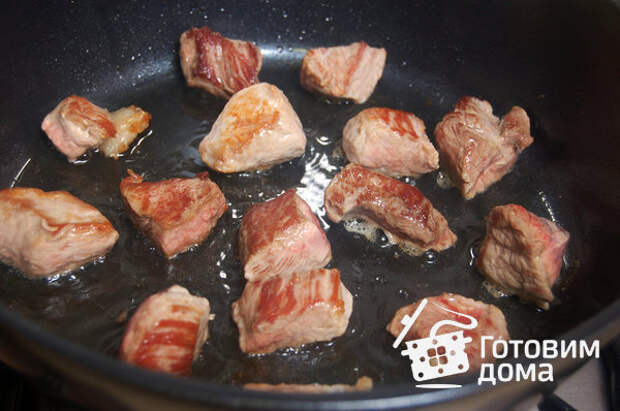 Мясо, запеченное с грибами и картофелем фото к рецепту 1