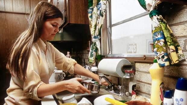 Россиян предупредили, что зарплата за домашний труд приведет к ссорам и разводам