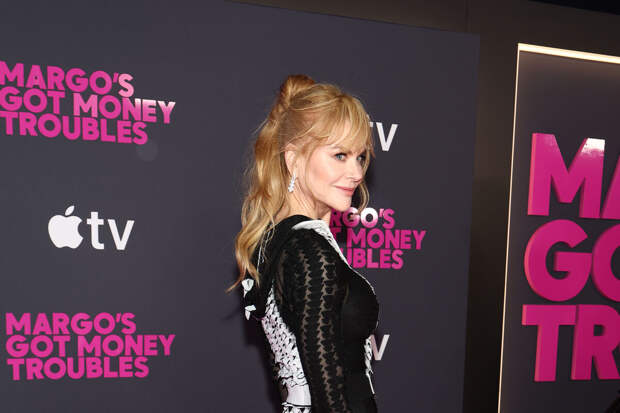 Актриса Николь Кидман показала фигуру в платье с прозрачными вставками