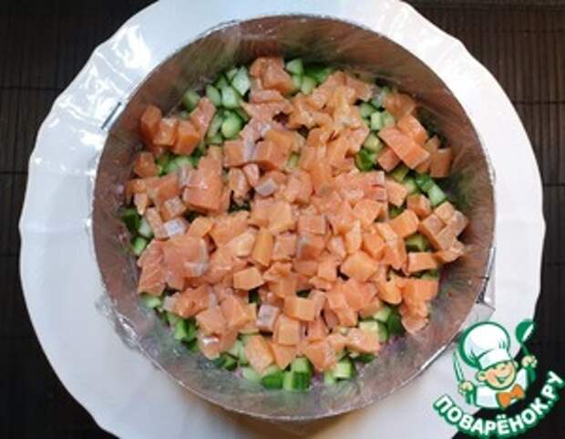 Новогодний салат Суши с лососем Огурец