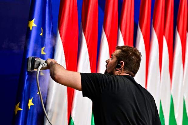 Песков: Кремль не будет поздравлять Мадьяра с победой на выборах