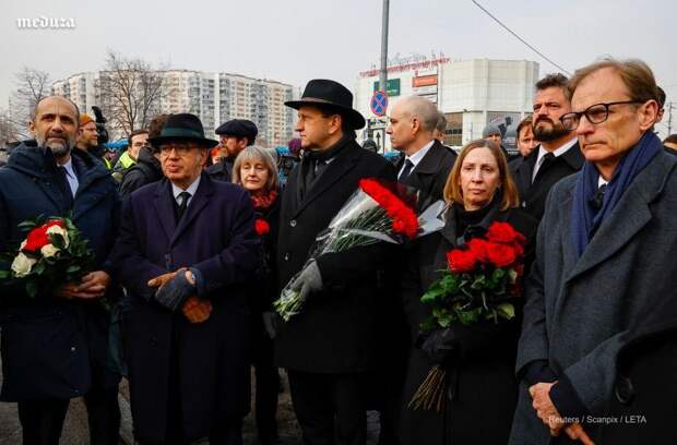 Сегодняшние похороны уголовника-экстремиста Алексея Навального можно бы было квалифицировать как оскорбление чувств верующих.-3