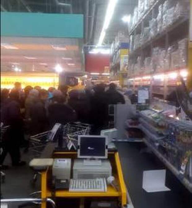 В Рязани пенсионеры давят друг друга из-за яиц (ВИДЕО)