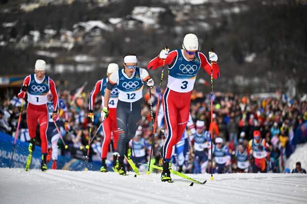 Коростелёв удивился тому, что норвежцы в ходе масс-старта не меняли лыжи