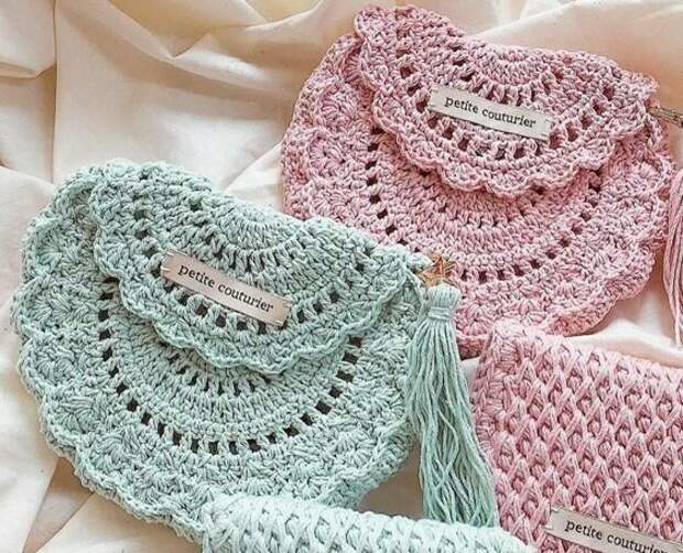 Вязаные косметички и органайзеры, созданные при помощи крючка, стали популярным и практичным аксессуаром для хранения различных предметов.-28