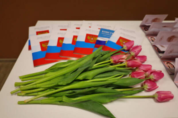 В Костроме юные жительницы областного центра в торжественной обстановке получили первые паспорта граждан РФ