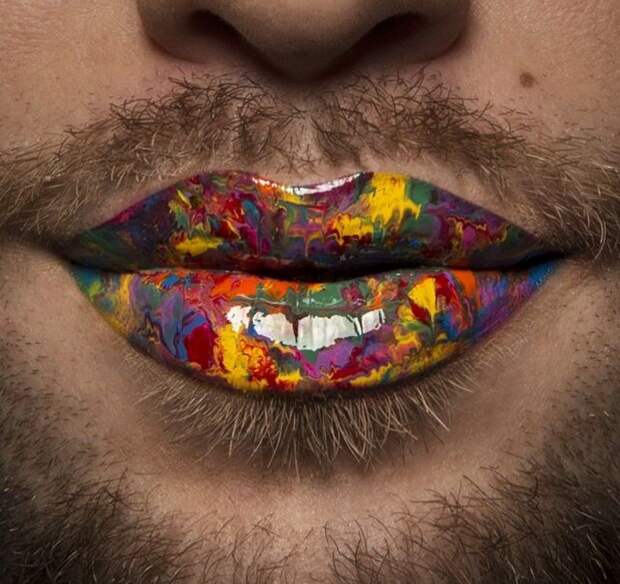 Бородачи с помадой на губах: промо-фото новой коллекции помад косметики Obsessive Compulsive Cosmetics