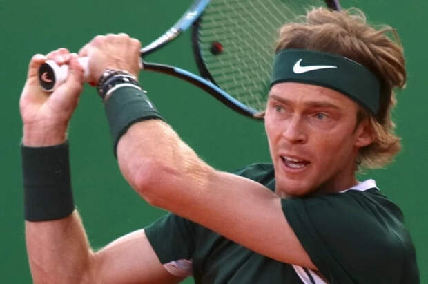 Российский теннисист Рублев вышел во второй раунд турнира в Дубае