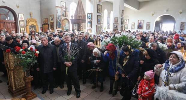Пиар вышел боком: Порошенко «подыграл» МП УПЦ и признал, что вмешивается в дела федерации футбола