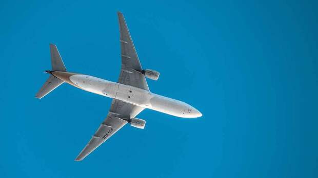 Самолет загорелся в аэропорту Мехрабад в результате атаки на пригород Тегерана