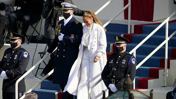 Дженнифер Лопес перед выступлением на 59-й президентской инаугурации в Капитолии США в Вашингтоне